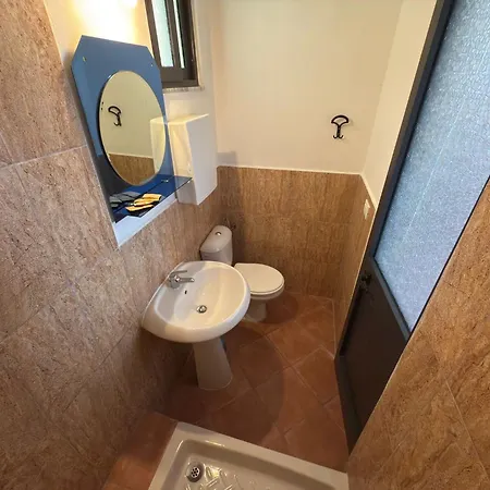 게스트하우스 Bluestone Durrës